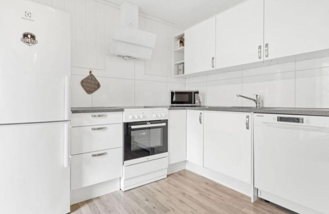 Lovely 1 Bedroom Downstairs Condo With Free Parking Place スヴォルヴァール エクステリア 写真
